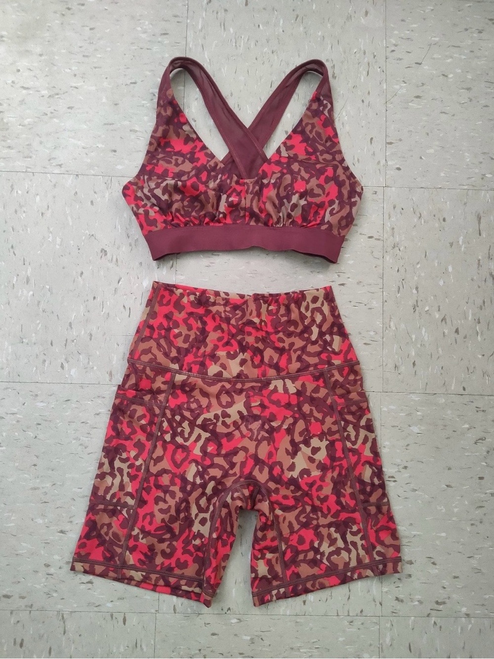 Aerie Women’s Red Camo High-Waist Bike Shorts & V‑Strap Sports Bra Set
